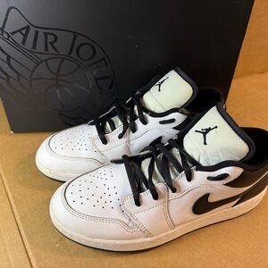 Jordan 1 Low White/Black-White Shoe 553560 132 -Size 7Y - Big Kids Sneakers